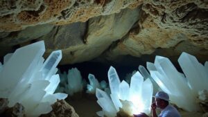 Read more about the article Exploring caves in Brazil for quartz crystals larger than a person.