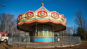 Read more about the article Detecting in Abandoned Amusement Parks for Unique Relics and Coins