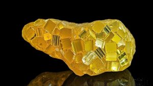 Read more about the article Discovering hidden deposits of meteorite-formed Libyan Desert Glass, a mysterious yellow-green material.