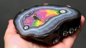 Read more about the article Rare Phenomenon: Discovering Rainbow Obsidian Formed by Volcanic Forces