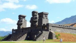 Read more about the article Exploring the mysterious “Toltec Atlantean Figures” at Tula in Mexico.