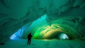 Read more about the article Searching for the “Aurora Caverns,” rumored ice caves in Greenland that mimic the Northern Lights.