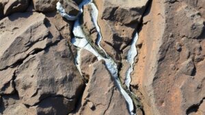 Read more about the article Recovering Silver From Narrow Ore Veins Exposed in Rock Outcrops