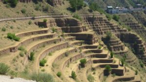 Read more about the article Using Natural Erosion to Locate Artifacts in Steep Hillside Terraces